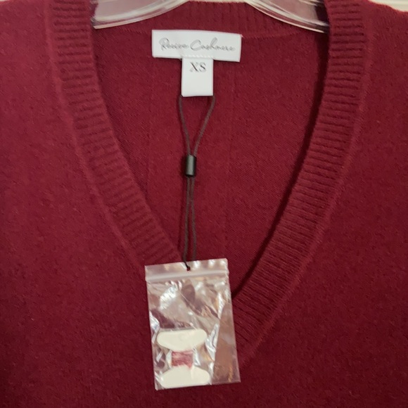 NWT. 100% Cashmere. Oversized V Neck Sweater. - Picture 2 of 3